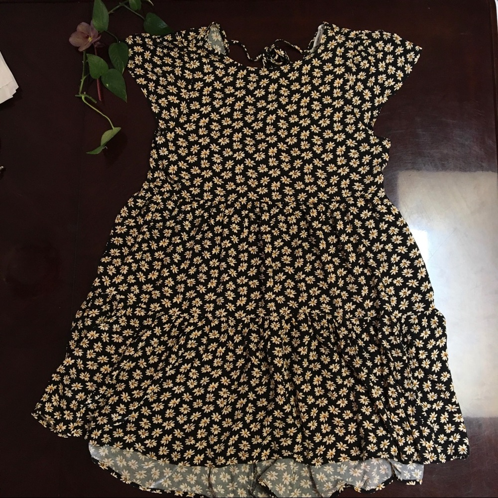 NWT Daisy-Print Dress (S-M)